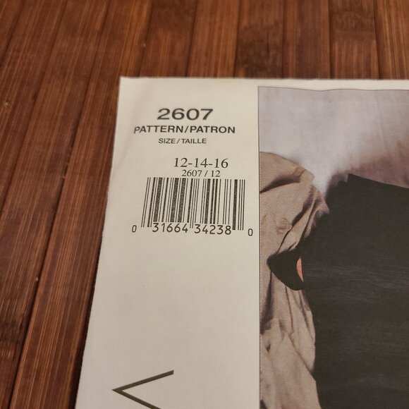 Vintage Vogue Guy Laroche/Tom and Linda Platt Patterns - Picture 3 of 10